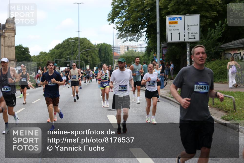 29.06.2025 - hella hamburg halbmarathon Yannick Fuchs http://msf.ph/oto/8176537 29.06.2025 11:20:10 20KM 1005, 1477, 2305, 2479, 3781, 4194, 4819, 5122, 5290, 5767, 5814, 6160, 6270, 6663, 7375, 7529, 7980, 8115, 8146, 8297, 8799, 8920, 9104, 9141, 9483, 11247, 11248, 11603, 11610, 11989, 12043, 14008, 14053, 14095, 14496, 14726, 14779, 14801, 14894, 16171, 16240, 16421, 16422, 16451, 16504, 16676, 16801, 17148, 17529, 17853, 17857, 18105, 18170, 18385, 18409, 18825, 18865, 19124, 19125 meine-sportfotos.de