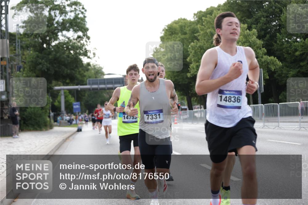 29.06.2025 - hella hamburg halbmarathon Jannik Wohlers http://msf.ph/oto/8176550 29.06.2025 09:42:19 Lombardsbrücke 5612, 7331, 7855, 9269, 10468, 11078, 11228, 12360, 13872, 13913, 14753, 14836, 16615, 17614, 18740, 19041, 19042, 19050, 19076, 19078 meine-sportfotos.de