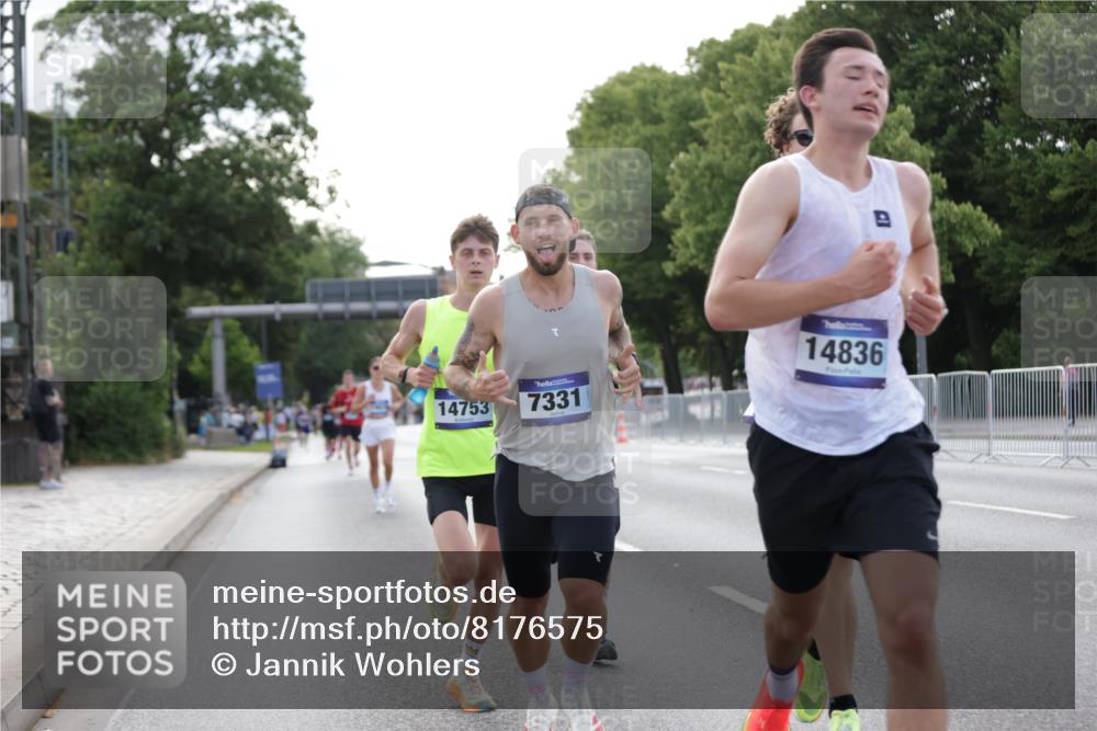 29.06.2025 - hella hamburg halbmarathon Jannik Wohlers http://msf.ph/oto/8176575 29.06.2025 09:42:19 Lombardsbrücke 5612, 7331, 7855, 9269, 10468, 11078, 11228, 12360, 13872, 13913, 14753, 14836, 16615, 17614, 18740, 19041, 19042, 19050, 19076, 19078 meine-sportfotos.de