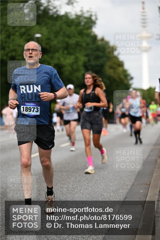 29.06.2025 - hella hamburg halbmarathon Dr. Thomas Lammeyer http://msf.ph/oto/8176599 29.06.2025 10:10:12 Kennedybrücke 1229, 1830, 1842, 2471, 2624, 3062, 4169, 4542, 5762, 6014, 7302, 7741, 8049, 8290, 8744, 8894, 8909, 9477, 9917, 10214, 10343, 10781, 10791, 10998 meine-sportfotos.de