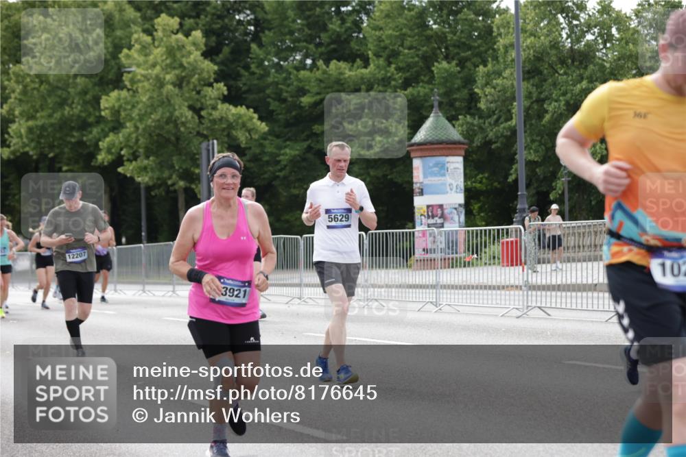 29.06.2025 - hella hamburg halbmarathon Jannik Wohlers http://msf.ph/oto/8176645 29.06.2025 10:22:27 Lombardsbrücke 1029, 1853, 2294, 2766, 3003, 3029, 3034, 3600, 3601, 5223, 5343, 5629, 7188, 7190, 7266, 7529, 7925, 9256, 9913, 10205, 10826, 11665, 12190, 13921, 14525, 14633, 14801, 15469, 15870, 16565, 16566, 16618, 16801, 16863, 17657 meine-sportfotos.de