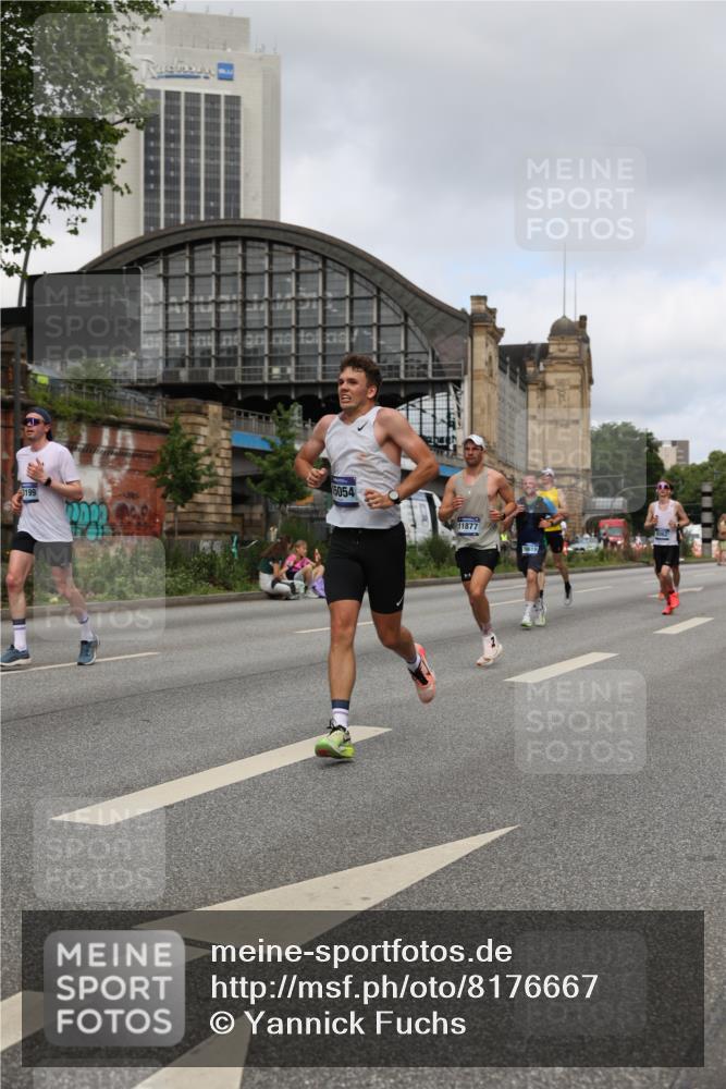 29.06.2025 - hella hamburg halbmarathon Yannick Fuchs http://msf.ph/oto/8176667 29.06.2025 10:27:35 20KM 1990, 4463, 6358, 7965, 8062, 10876, 11150, 11169, 11745, 11877, 12899, 12987, 13199, 13686, 13961, 14028, 14276, 14908, 15054, 16425, 16619, 18562, 18563 meine-sportfotos.de