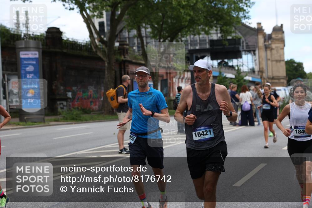 29.06.2025 - hella hamburg halbmarathon Yannick Fuchs http://msf.ph/oto/8176742 29.06.2025 11:20:12 20KM 1005, 1477, 2305, 2479, 3781, 4194, 4819, 5122, 5290, 5767, 5814, 6160, 6270, 6663, 7375, 7980, 8115, 8146, 8297, 8799, 8920, 9104, 9141, 9483, 11247, 11248, 11603, 11610, 11989, 12043, 12537, 14008, 14053, 14095, 14496, 14726, 14801, 14894, 16171, 16240, 16421, 16422, 16451, 16504, 16676, 16801, 17148, 17529, 17853, 17857, 18105, 18170, 18385, 18409, 18825, 18865, 19124, 19125 meine-sportfotos.de
