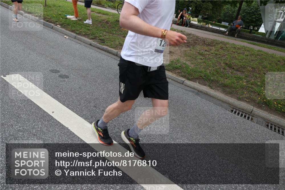 29.06.2025 - hella hamburg halbmarathon Yannick Fuchs http://msf.ph/oto/8176810 29.06.2025 11:20:14 20KM 1005, 1477, 2305, 2479, 3768, 3781, 4194, 4819, 5122, 5290, 5767, 5814, 6160, 6270, 6663, 7375, 7980, 8115, 8146, 8297, 8799, 8920, 9104, 9141, 9483, 11247, 11248, 11603, 11610, 11989, 12043, 12537, 14008, 14053, 14095, 14496, 14726, 14801, 14894, 16171, 16240, 16421, 16422, 16451, 16504, 16676, 16801, 17148, 17529, 17853, 17857, 18385, 18409, 18825, 18865, 19124, 19125 meine-sportfotos.de