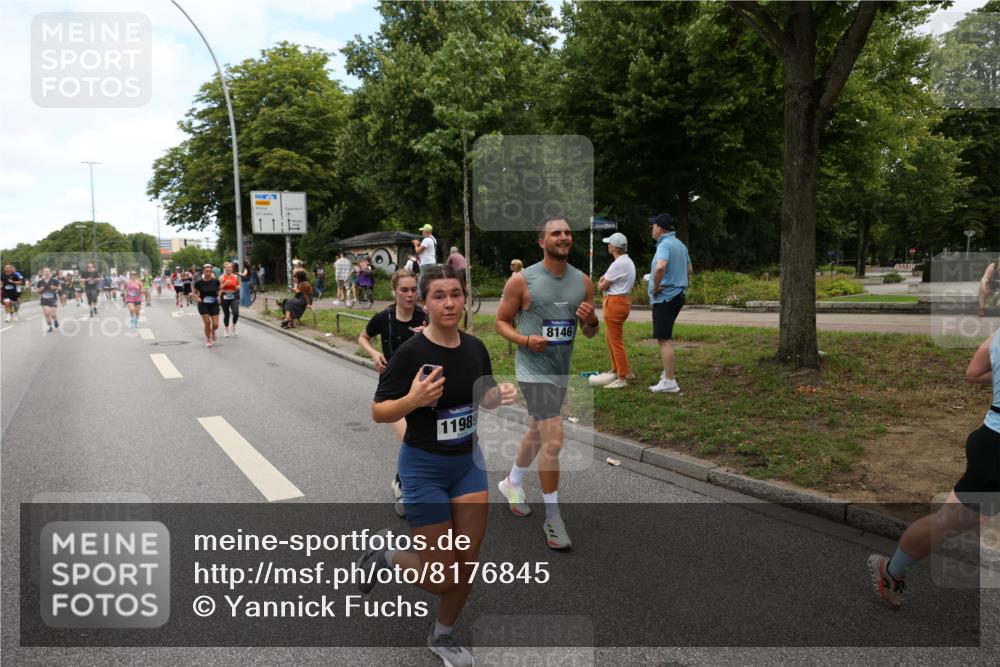 29.06.2025 - hella hamburg halbmarathon Yannick Fuchs http://msf.ph/oto/8176845 29.06.2025 11:20:15 20KM 1005, 1477, 2305, 2479, 3768, 3781, 4194, 4819, 5122, 5290, 5767, 5814, 6270, 6663, 7375, 7980, 8115, 8146, 8297, 8799, 8920, 9104, 9141, 9483, 11247, 11248, 11603, 11610, 11989, 12043, 12537, 14008, 14053, 14095, 14726, 14801, 14894, 16171, 16240, 16421, 16422, 16451, 16504, 16676, 16801, 17148, 17529, 17853, 17857, 18385, 18409, 18825, 18865, 19124, 19125 meine-sportfotos.de
