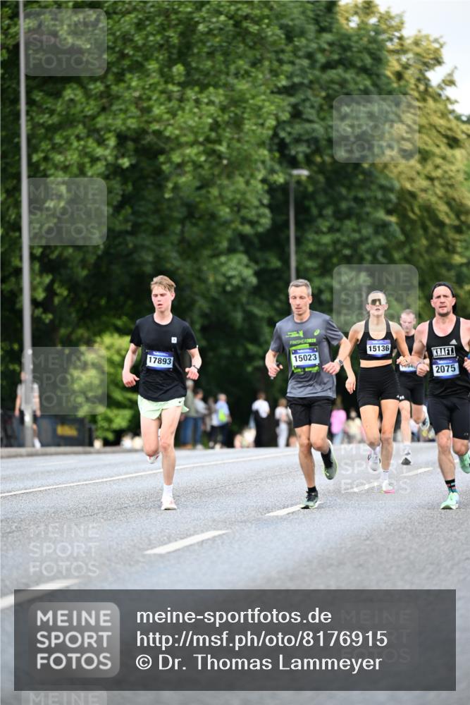 29.06.2025 - hella hamburg halbmarathon Dr. Thomas Lammeyer http://msf.ph/oto/8176915 29.06.2025 09:46:46 Kennedybrücke 2075, 2180, 2203, 2483, 6090, 7380, 8318, 8376, 9804, 10351 meine-sportfotos.de