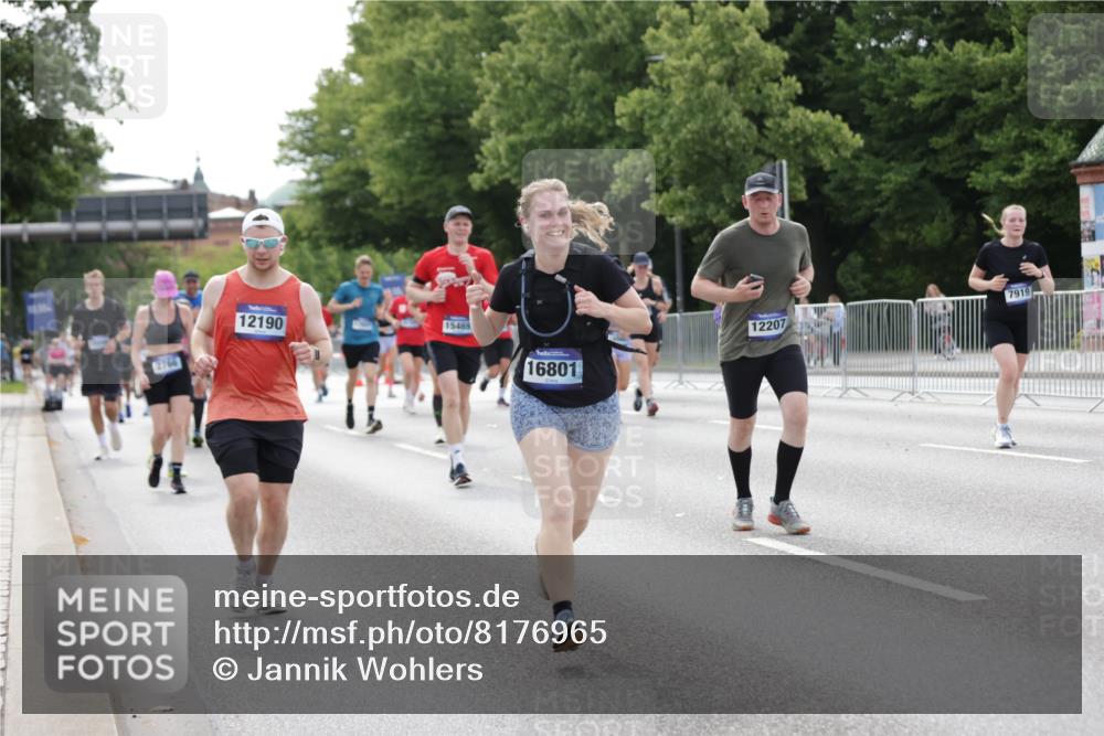 29.06.2025 - hella hamburg halbmarathon Jannik Wohlers http://msf.ph/oto/8176965 29.06.2025 10:22:29 Lombardsbrücke 1029, 1853, 2766, 3003, 3029, 3034, 3600, 5223, 5629, 6784, 6785, 7266, 7891, 7925, 9133, 9913, 10205, 10826, 12190, 13560, 13921, 14525, 14633, 14801, 15469, 15870, 16565, 16566, 16618, 16801, 16863, 17657 meine-sportfotos.de
