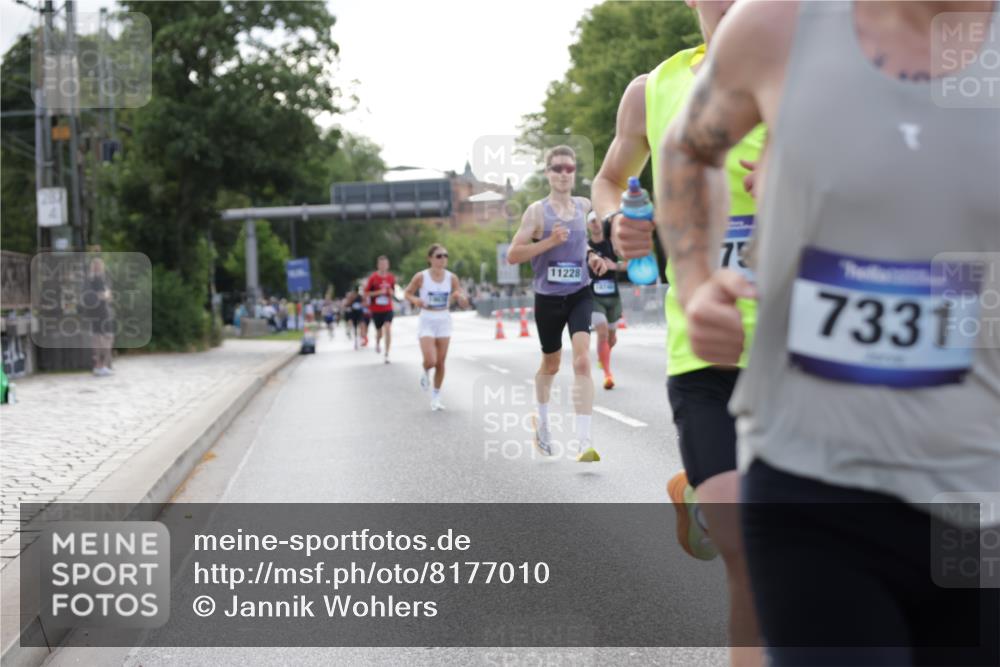 29.06.2025 - hella hamburg halbmarathon Jannik Wohlers http://msf.ph/oto/8177010 29.06.2025 09:42:20 Lombardsbrücke 5612, 7331, 7855, 9269, 10468, 11078, 11228, 12360, 13872, 13913, 14753, 14836, 16615, 17614, 18740, 19041, 19042, 19050, 19076, 19078 meine-sportfotos.de
