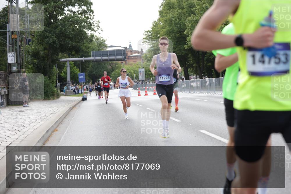 29.06.2025 - hella hamburg halbmarathon Jannik Wohlers http://msf.ph/oto/8177069 29.06.2025 09:42:20 Lombardsbrücke 5612, 7331, 7855, 9269, 10468, 11078, 11228, 12360, 13872, 13913, 14753, 14836, 16615, 17614, 18740, 19041, 19042, 19050, 19076, 19078 meine-sportfotos.de