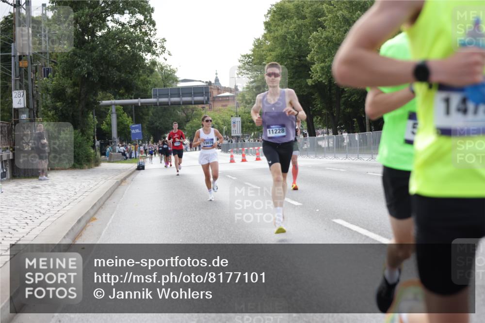 29.06.2025 - hella hamburg halbmarathon Jannik Wohlers http://msf.ph/oto/8177101 29.06.2025 09:42:20 Lombardsbrücke 5612, 7331, 7855, 9269, 10468, 11078, 11228, 12360, 13872, 13913, 14753, 14836, 16615, 17614, 18740, 19041, 19042, 19050, 19076, 19078 meine-sportfotos.de