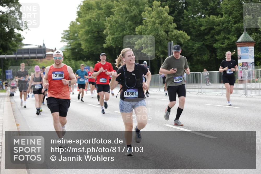29.06.2025 - hella hamburg halbmarathon Jannik Wohlers http://msf.ph/oto/8177103 29.06.2025 10:22:29 Lombardsbrücke 1029, 1853, 2766, 3003, 3029, 3034, 3600, 5223, 5629, 6784, 6785, 7266, 7891, 7925, 9133, 9913, 10205, 10826, 12190, 13560, 13921, 14525, 14633, 14801, 15469, 15870, 16565, 16566, 16618, 16801, 16863, 17657 meine-sportfotos.de