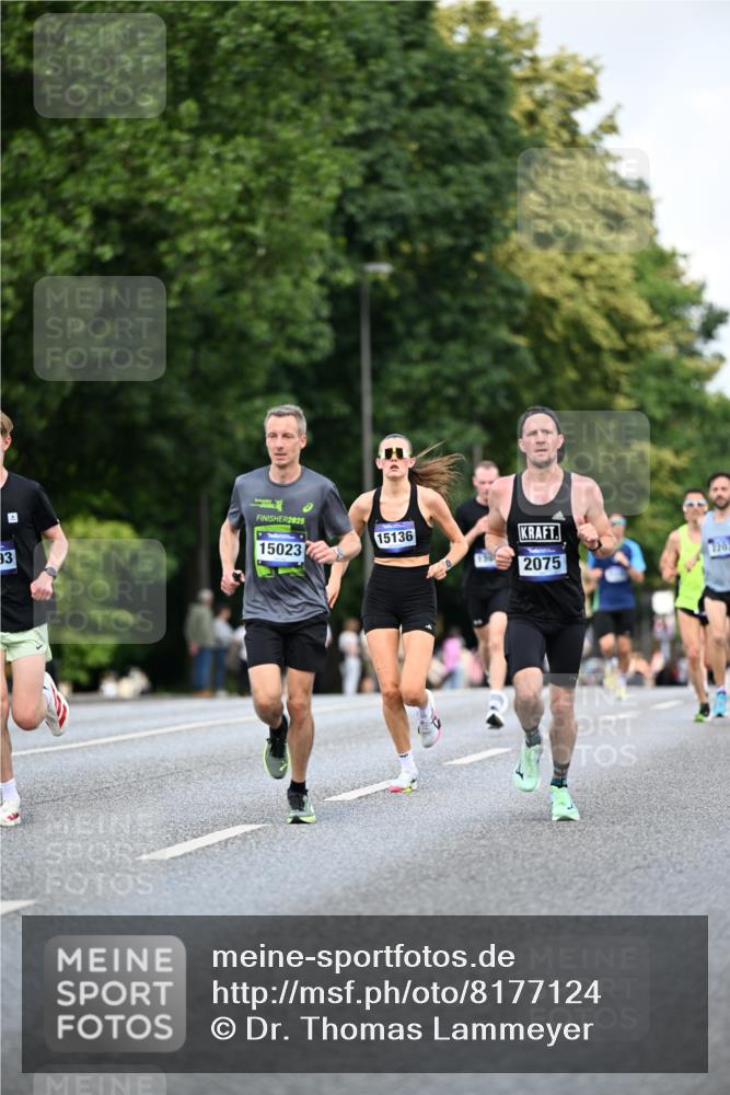 29.06.2025 - hella hamburg halbmarathon Dr. Thomas Lammeyer http://msf.ph/oto/8177124 29.06.2025 09:46:47 Kennedybrücke 2075, 2180, 2203, 2483, 6090, 7380, 8318, 8376, 9804, 10351 meine-sportfotos.de