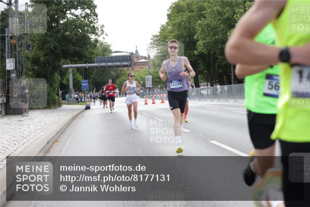 29.06.2025 - hella hamburg halbmarathon Jannik Wohlers http://msf.ph/oto/8177131 29.06.2025 09:42:20 Lombardsbrücke 5612, 7331, 7855, 9269, 10468, 11078, 11228, 12360, 13872, 13913, 14753, 14836, 16615, 17614, 18740, 19041, 19042, 19050, 19076, 19078 meine-sportfotos.de