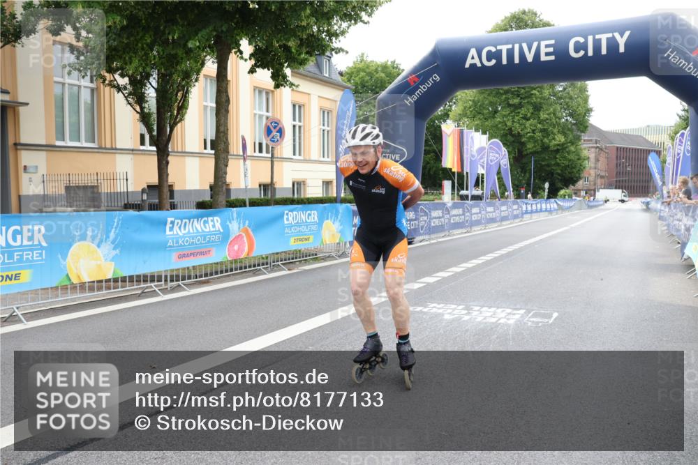 29.06.2025 - hella hamburg halbmarathon Strokosch-Dieckow http://msf.ph/oto/8177133 29.06.2025 09:17:40 Ziel 20004 meine-sportfotos.de