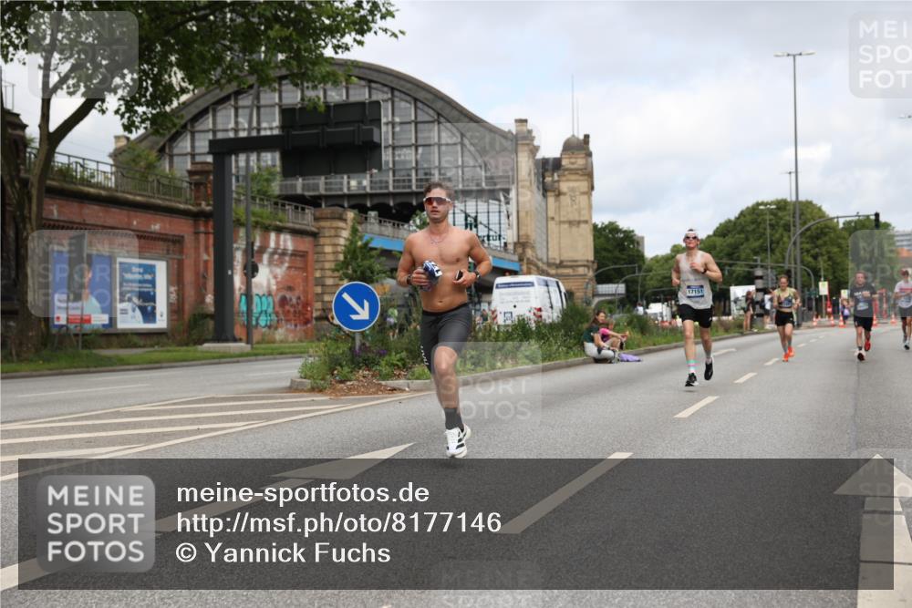 29.06.2025 - hella hamburg halbmarathon Yannick Fuchs http://msf.ph/oto/8177146 29.06.2025 10:27:57 20KM 1910, 2746, 4463, 4602, 4679, 4749, 6473, 7723, 10453, 12290, 12899, 12987, 14028, 14167, 14908, 16881, 17056, 17151, 17175, 18679, 18687, 19059 meine-sportfotos.de