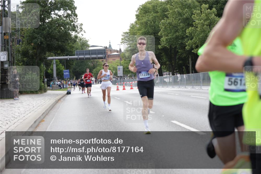 29.06.2025 - hella hamburg halbmarathon Jannik Wohlers http://msf.ph/oto/8177164 29.06.2025 09:42:20 Lombardsbrücke 5612, 7331, 7855, 9269, 10468, 11078, 11228, 12360, 13872, 13913, 14753, 14836, 16615, 17614, 18740, 19041, 19042, 19050, 19076, 19078 meine-sportfotos.de