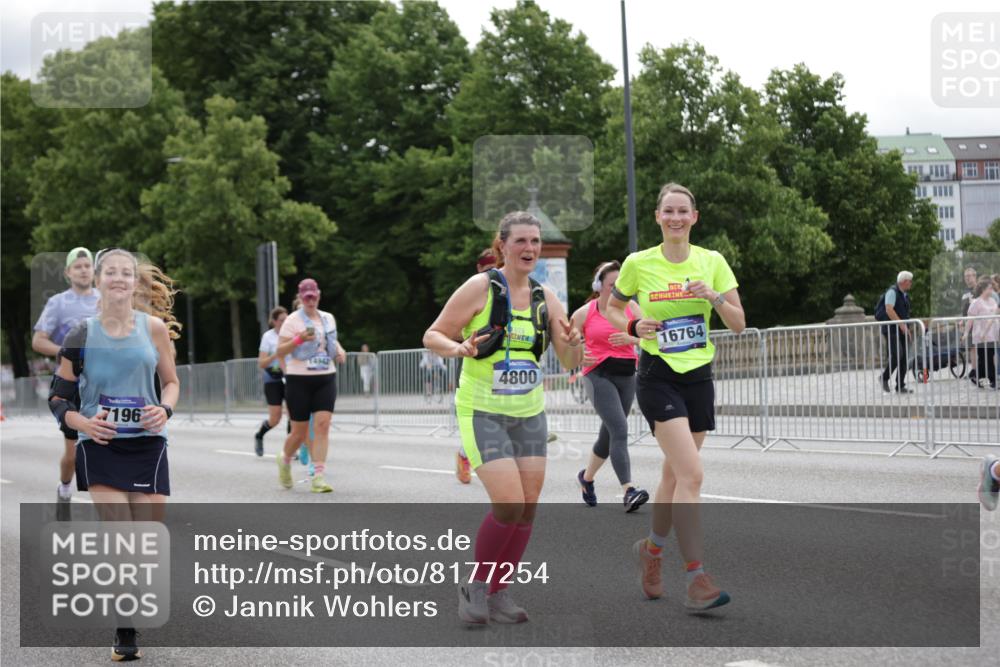 29.06.2025 - hella hamburg halbmarathon Jannik Wohlers http://msf.ph/oto/8177254 29.06.2025 11:08:52 Lombardsbrücke 1140, 1832, 3330, 3505, 3634, 4219, 4357, 4790, 4800, 4956, 5101, 5402, 5443, 5504, 6627, 6654, 6934, 7196, 7904, 7996, 9860, 10032, 10073, 10228, 10535, 10904, 11066, 11814, 11930, 12142, 12246, 12948, 14547, 14551, 14705, 14706, 14942, 14945, 14995, 16025, 16764, 19231 meine-sportfotos.de