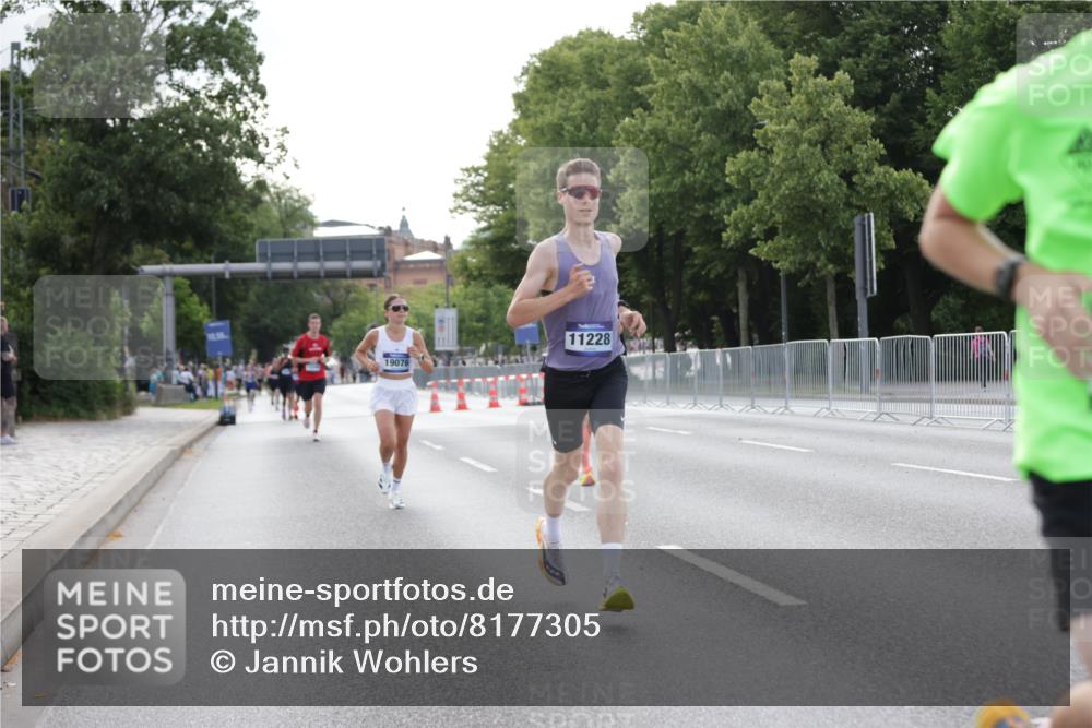 29.06.2025 - hella hamburg halbmarathon Jannik Wohlers http://msf.ph/oto/8177305 29.06.2025 09:42:21 Lombardsbrücke 5612, 7331, 7855, 9269, 10468, 11078, 11228, 12360, 13872, 13913, 14753, 14836, 16615, 17614, 18740, 19041, 19042, 19050, 19076, 19078 meine-sportfotos.de