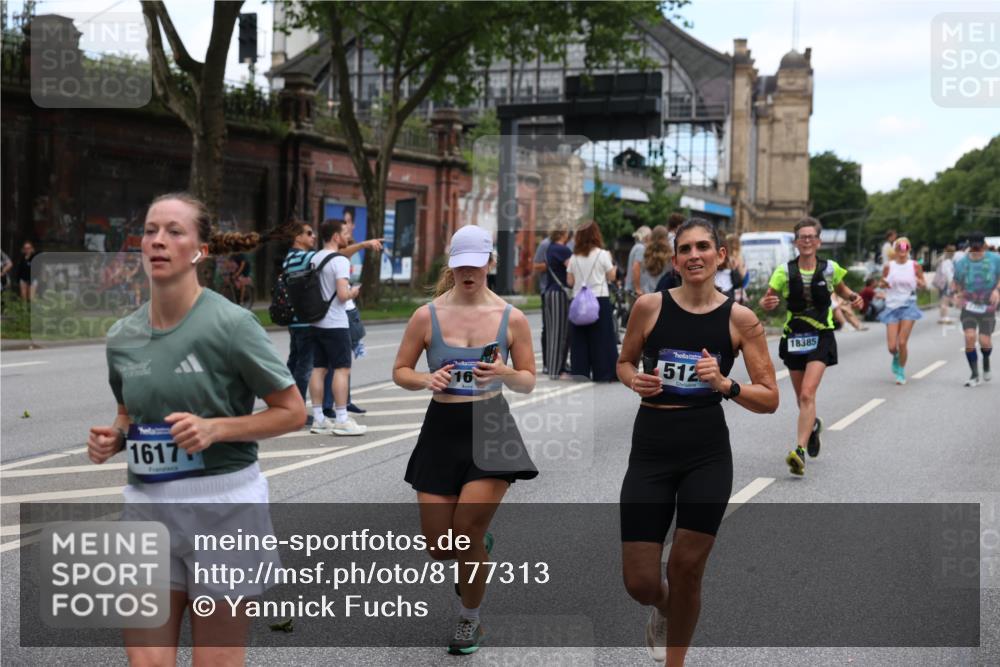 29.06.2025 - hella hamburg halbmarathon Yannick Fuchs http://msf.ph/oto/8177313 29.06.2025 11:20:22 20KM 1444, 1477, 2305, 2479, 3768, 3781, 4194, 4819, 5061, 5122, 5767, 5814, 6270, 6663, 7351, 7375, 7980, 8115, 8146, 8297, 8920, 9104, 9141, 9716, 11247, 11248, 11610, 12537, 14008, 14053, 14155, 14726, 14801, 14894, 15102, 16171, 16240, 16676, 16801, 17068, 17148, 17529, 17853, 18385 meine-sportfotos.de