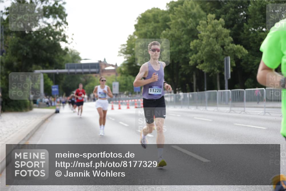 29.06.2025 - hella hamburg halbmarathon Jannik Wohlers http://msf.ph/oto/8177329 29.06.2025 09:42:21 Lombardsbrücke 5612, 7331, 7855, 9269, 10468, 11078, 11228, 12360, 13872, 13913, 14753, 14836, 16615, 17614, 18740, 19041, 19042, 19050, 19076, 19078 meine-sportfotos.de