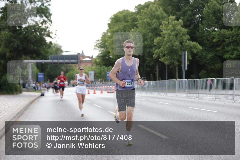 29.06.2025 - hella hamburg halbmarathon Jannik Wohlers http://msf.ph/oto/8177408 29.06.2025 09:42:21 Lombardsbrücke 5612, 7331, 7855, 9269, 10468, 11078, 11228, 12360, 13872, 13913, 14753, 14836, 16615, 17614, 18740, 19041, 19042, 19050, 19076, 19078 meine-sportfotos.de