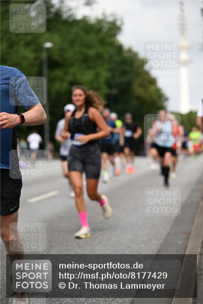 29.06.2025 - hella hamburg halbmarathon Dr. Thomas Lammeyer http://msf.ph/oto/8177429 29.06.2025 10:10:13 Kennedybrücke 1229, 1830, 1842, 2471, 2624, 3062, 4169, 4542, 5762, 6014, 7302, 7741, 8049, 8290, 8744, 8894, 8909, 9477, 9917, 10214, 10781, 10791, 10998 meine-sportfotos.de