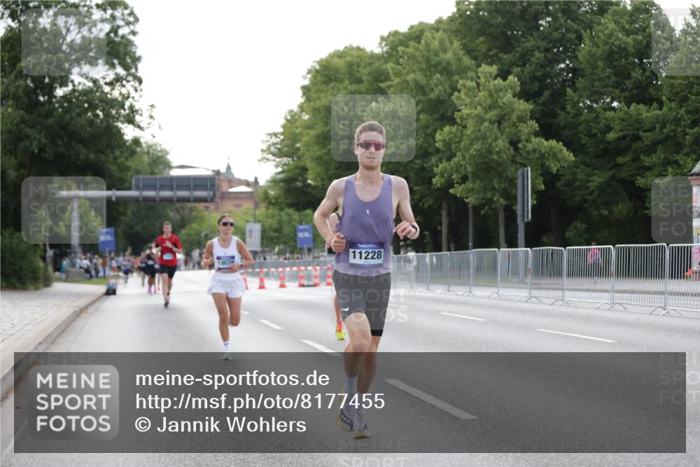 29.06.2025 - hella hamburg halbmarathon Jannik Wohlers http://msf.ph/oto/8177455 29.06.2025 09:42:21 Lombardsbrücke 5612, 7331, 7855, 9269, 10468, 11078, 11228, 12360, 13872, 13913, 14753, 14836, 16615, 17614, 18740, 19041, 19042, 19050, 19076, 19078 meine-sportfotos.de