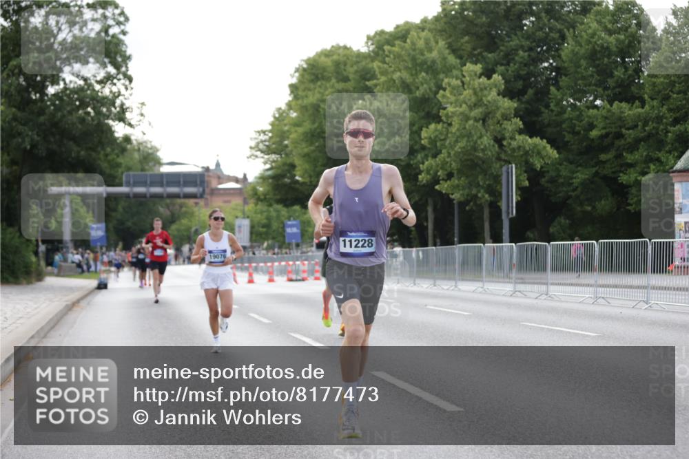 29.06.2025 - hella hamburg halbmarathon Jannik Wohlers http://msf.ph/oto/8177473 29.06.2025 09:42:21 Lombardsbrücke 5612, 7331, 7855, 9269, 10468, 11078, 11228, 12360, 13872, 13913, 14753, 14836, 16615, 17614, 18740, 19041, 19042, 19050, 19076, 19078 meine-sportfotos.de