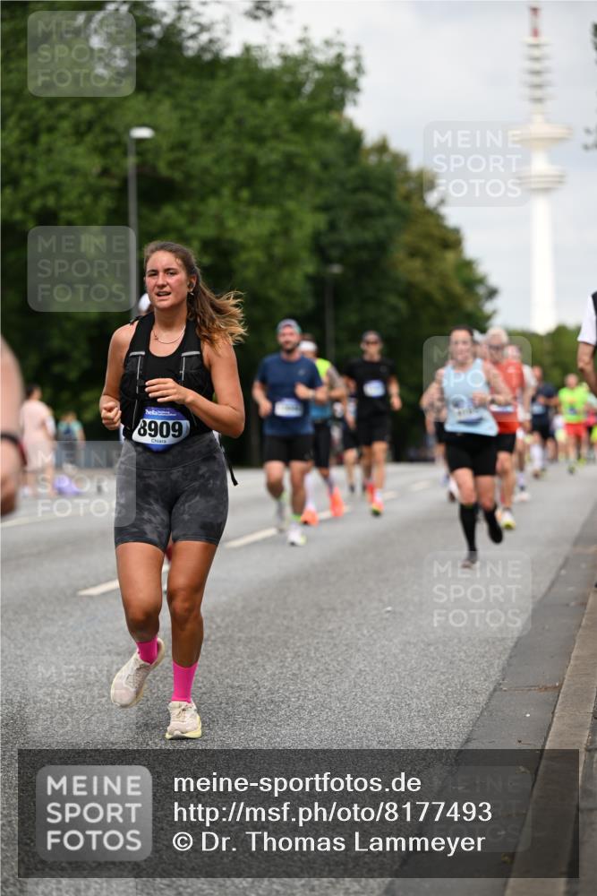 29.06.2025 - hella hamburg halbmarathon Dr. Thomas Lammeyer http://msf.ph/oto/8177493 29.06.2025 10:10:13 Kennedybrücke 1229, 1830, 1842, 2471, 2624, 3062, 4169, 4542, 5762, 6014, 7302, 7741, 8049, 8290, 8744, 8894, 8909, 9477, 9917, 10214, 10781, 10791, 10998 meine-sportfotos.de