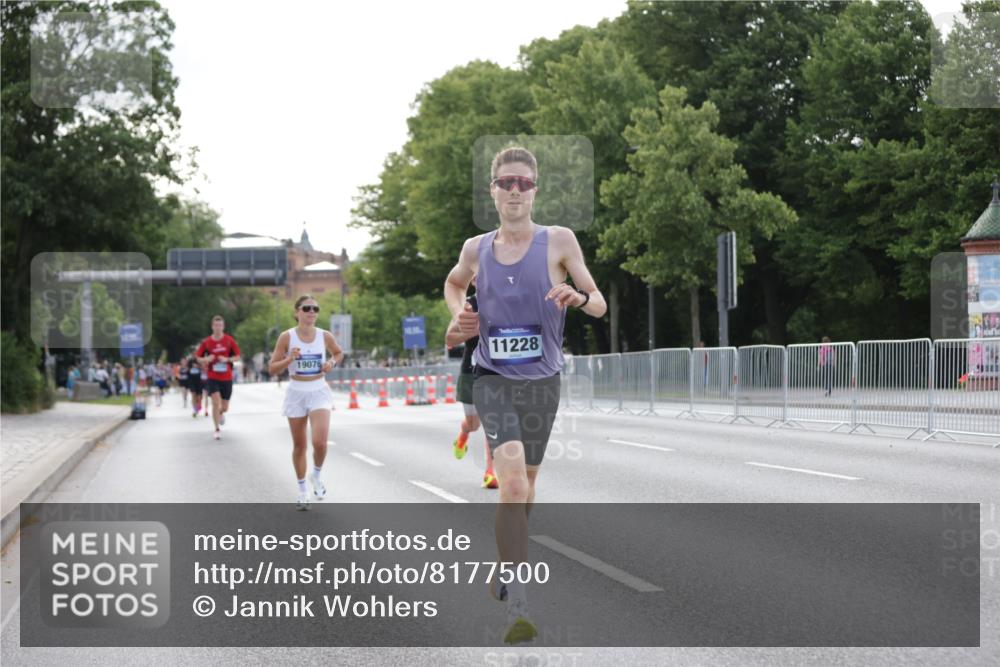 29.06.2025 - hella hamburg halbmarathon Jannik Wohlers http://msf.ph/oto/8177500 29.06.2025 09:42:21 Lombardsbrücke 5612, 7331, 7855, 9269, 10468, 11078, 11228, 12360, 13872, 13913, 14753, 14836, 16615, 17614, 18740, 19041, 19042, 19050, 19076, 19078 meine-sportfotos.de
