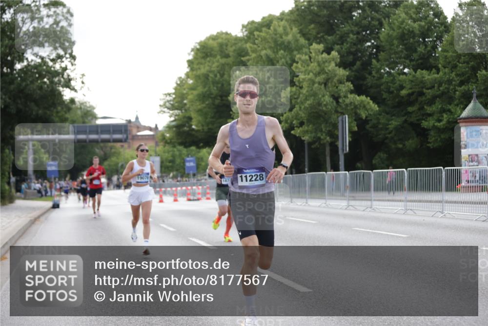 29.06.2025 - hella hamburg halbmarathon Jannik Wohlers http://msf.ph/oto/8177567 29.06.2025 09:42:21 Lombardsbrücke 5612, 7331, 7855, 9269, 10468, 11078, 11228, 12360, 13872, 13913, 14753, 14836, 16615, 17614, 18740, 19041, 19042, 19050, 19076, 19078 meine-sportfotos.de