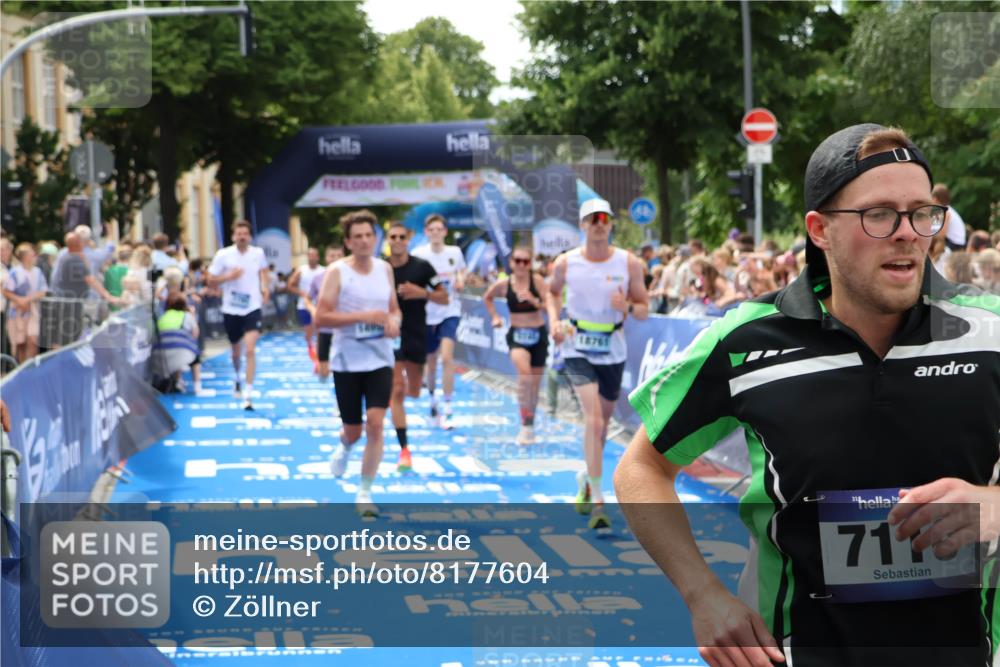 29.06.2025 - hella hamburg halbmarathon Zöllner http://msf.ph/oto/8177604 29.06.2025 10:38:31 Ziel 1710, 2745, 3014, 3790, 8571, 14992, 16075, 16280, 18357, 18761 meine-sportfotos.de