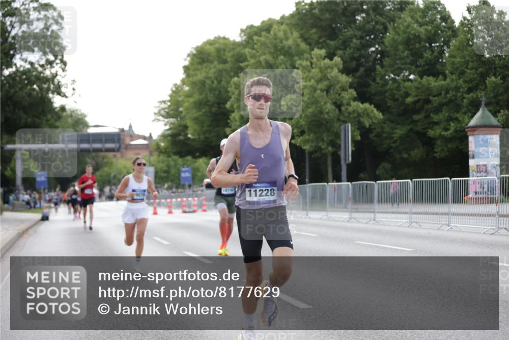 29.06.2025 - hella hamburg halbmarathon Jannik Wohlers http://msf.ph/oto/8177629 29.06.2025 09:42:21 Lombardsbrücke 5612, 7331, 7855, 9269, 10468, 11078, 11228, 12360, 13872, 13913, 14753, 14836, 16615, 17614, 18740, 19041, 19042, 19050, 19076, 19078 meine-sportfotos.de