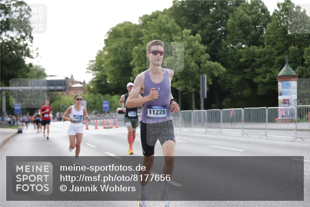 29.06.2025 - hella hamburg halbmarathon Jannik Wohlers http://msf.ph/oto/8177656 29.06.2025 09:42:21 Lombardsbrücke 5612, 7331, 7855, 9269, 10468, 11078, 11228, 12360, 13872, 13913, 14753, 14836, 16615, 17614, 18740, 19041, 19042, 19050, 19076, 19078 meine-sportfotos.de