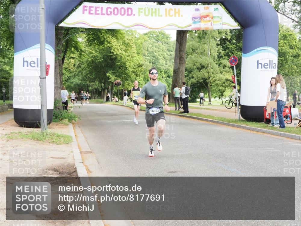 29.06.2025 - hella hamburg halbmarathon MichiJ http://msf.ph/oto/8177691 29.06.2025 10:16:44 Zwischen KM18-KM19 12992, 13779, 15671, 17040 meine-sportfotos.de