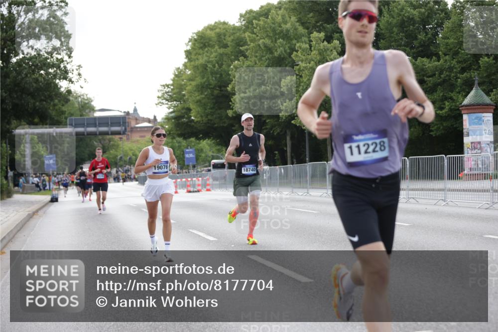 29.06.2025 - hella hamburg halbmarathon Jannik Wohlers http://msf.ph/oto/8177704 29.06.2025 09:42:22 Lombardsbrücke 5612, 7331, 7855, 9269, 10468, 11078, 11228, 12360, 13346, 13872, 13913, 14753, 14836, 16615, 17614, 18740, 19041, 19042, 19050, 19076, 19078 meine-sportfotos.de