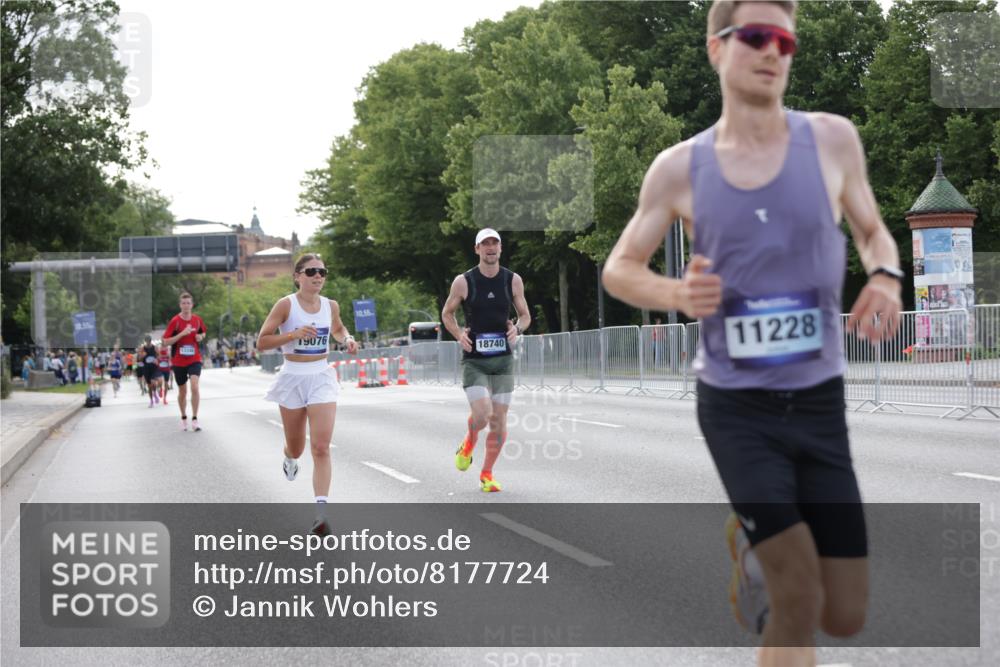 29.06.2025 - hella hamburg halbmarathon Jannik Wohlers http://msf.ph/oto/8177724 29.06.2025 09:42:22 Lombardsbrücke 5612, 7331, 7855, 9269, 10468, 11078, 11228, 12360, 13346, 13872, 13913, 14753, 14836, 16615, 17614, 18740, 19041, 19042, 19050, 19076, 19078 meine-sportfotos.de