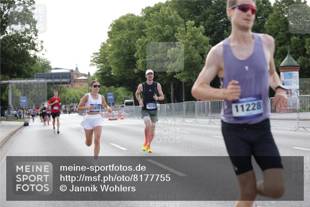 29.06.2025 - hella hamburg halbmarathon Jannik Wohlers http://msf.ph/oto/8177755 29.06.2025 09:42:22 Lombardsbrücke 5612, 7331, 7855, 9269, 10468, 11078, 11228, 12360, 13346, 13872, 13913, 14753, 14836, 16615, 17614, 18740, 19041, 19042, 19050, 19076, 19078 meine-sportfotos.de