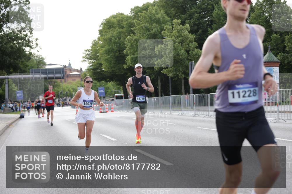 29.06.2025 - hella hamburg halbmarathon Jannik Wohlers http://msf.ph/oto/8177782 29.06.2025 09:42:22 Lombardsbrücke 5612, 7331, 7855, 9269, 10468, 11078, 11228, 12360, 13346, 13872, 13913, 14753, 14836, 16615, 17614, 18740, 19041, 19042, 19050, 19076, 19078 meine-sportfotos.de