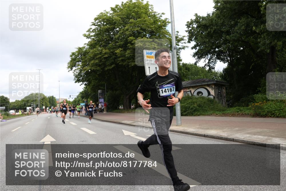 29.06.2025 - hella hamburg halbmarathon Yannick Fuchs http://msf.ph/oto/8177784 29.06.2025 10:28:08 20KM 1910, 1959, 2746, 2836, 4602, 4679, 4749, 6473, 7723, 8956, 10453, 12290, 14167, 14466, 14975, 16881, 16931, 17056, 17175, 17802, 18455, 18679, 18687, 18731, 18854 meine-sportfotos.de
