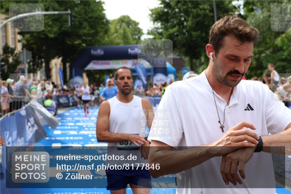 29.06.2025 - hella hamburg halbmarathon Zöllner http://msf.ph/oto/8177846 29.06.2025 10:38:37 Ziel 8571, 11379, 14905, 17154, 18357 meine-sportfotos.de