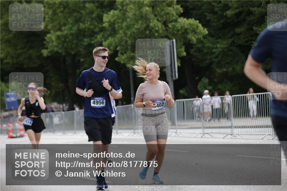 29.06.2025 - hella hamburg halbmarathon Jannik Wohlers http://msf.ph/oto/8177875 29.06.2025 11:08:57 Lombardsbrücke 1140, 1832, 3505, 3634, 4219, 4357, 4790, 4800, 4956, 4995, 5101, 5173, 5402, 5443, 5504, 6627, 6934, 7196, 7904, 8523, 10073, 10535, 10850, 10904, 11066, 11814, 11930, 12142, 12199, 12948, 14942, 14945, 14995, 16025, 16519, 16764, 19231 meine-sportfotos.de