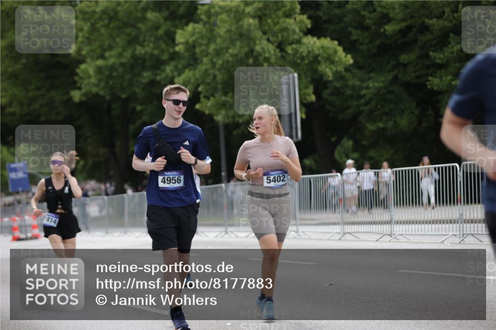 29.06.2025 - hella hamburg halbmarathon Jannik Wohlers http://msf.ph/oto/8177883 29.06.2025 11:08:58 Lombardsbrücke 1140, 1832, 3505, 3634, 4219, 4357, 4800, 4956, 4995, 5101, 5173, 5402, 5443, 5504, 6627, 6934, 7196, 7904, 8523, 10073, 10535, 10850, 10904, 11066, 11814, 11930, 12142, 12199, 12948, 14942, 14995, 16025, 16519, 16764, 19231 meine-sportfotos.de
