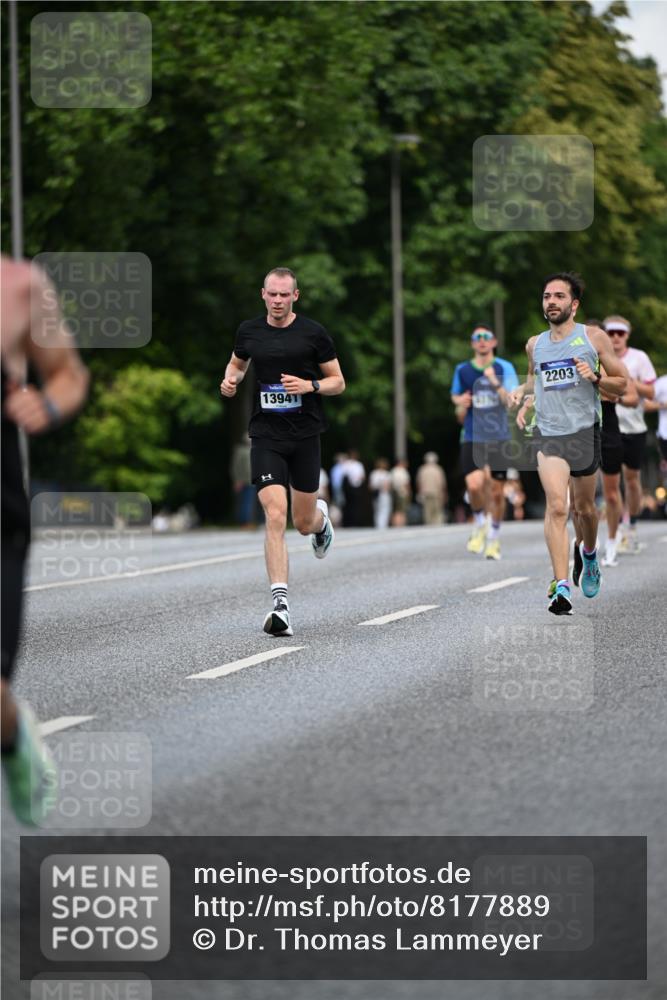 29.06.2025 - hella hamburg halbmarathon Dr. Thomas Lammeyer http://msf.ph/oto/8177889 29.06.2025 09:46:50 Kennedybrücke 2075, 2180, 2203, 2483, 6090, 8318, 8376, 9804, 10351 meine-sportfotos.de