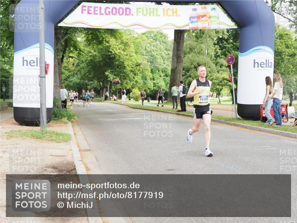 29.06.2025 - hella hamburg halbmarathon MichiJ http://msf.ph/oto/8177919 29.06.2025 10:16:47 Zwischen KM18-KM19 10485, 15671 meine-sportfotos.de