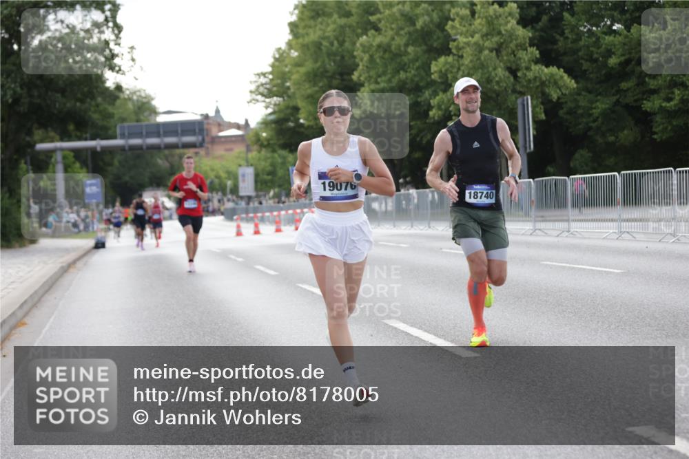29.06.2025 - hella hamburg halbmarathon Jannik Wohlers http://msf.ph/oto/8178005 29.06.2025 09:42:23 Lombardsbrücke 5612, 7331, 7855, 9269, 10468, 11078, 11228, 12360, 13346, 13872, 13913, 14753, 14836, 16615, 17614, 18740, 19041, 19042, 19050, 19076, 19078 meine-sportfotos.de
