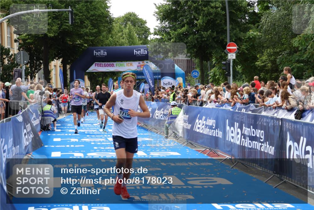 29.06.2025 - hella hamburg halbmarathon Zöllner http://msf.ph/oto/8178023 29.06.2025 10:38:43 Ziel 4148, 5248, 6684, 8450, 9403, 11281, 11282, 11379, 12772, 17154, 18188, 19004 meine-sportfotos.de