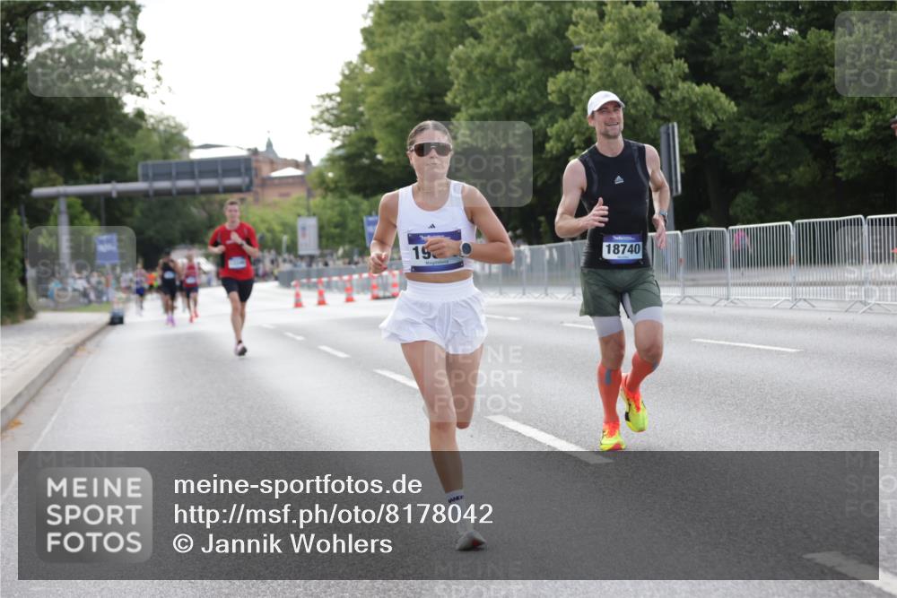 29.06.2025 - hella hamburg halbmarathon Jannik Wohlers http://msf.ph/oto/8178042 29.06.2025 09:42:23 Lombardsbrücke 5612, 7331, 7855, 9269, 10468, 11078, 11228, 12360, 13346, 13872, 13913, 14753, 14836, 16615, 17614, 18740, 19041, 19042, 19050, 19076, 19078 meine-sportfotos.de