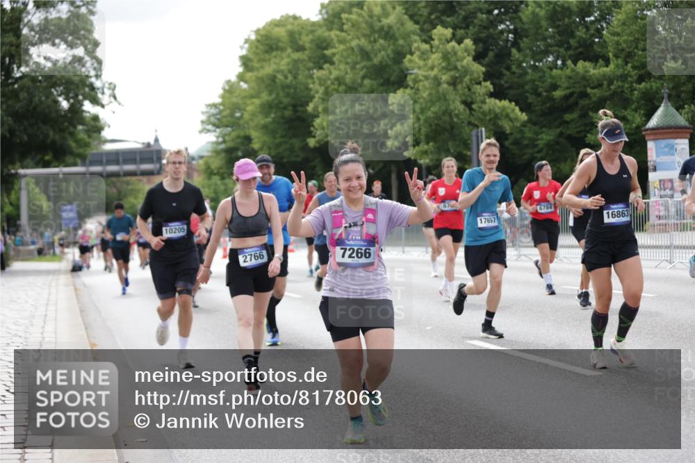 29.06.2025 - hella hamburg halbmarathon Jannik Wohlers http://msf.ph/oto/8178063 29.06.2025 10:22:34 Lombardsbrücke 1029, 1853, 2766, 3003, 3029, 3034, 4190, 4266, 5629, 6578, 6784, 6785, 7266, 7891, 9133, 9913, 10205, 10826, 12025, 12190, 12265, 13560, 13921, 14041, 14525, 14801, 15469, 16565, 16566, 16618, 16801, 16863, 17657 meine-sportfotos.de