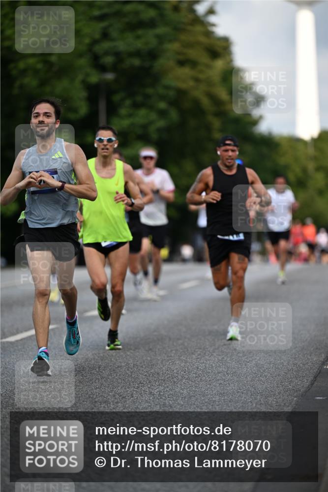 29.06.2025 - hella hamburg halbmarathon Dr. Thomas Lammeyer http://msf.ph/oto/8178070 29.06.2025 09:46:53 Kennedybrücke 2075, 2180, 2203, 2483, 3379, 6090, 8318, 8376, 9804, 10351 meine-sportfotos.de